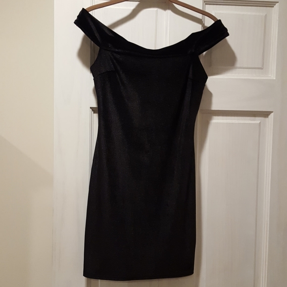 Black velvet dress - Picture 3 of 6